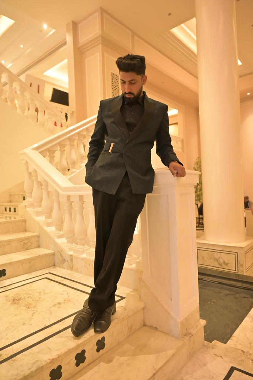 Dark Green belted suit - Image 4