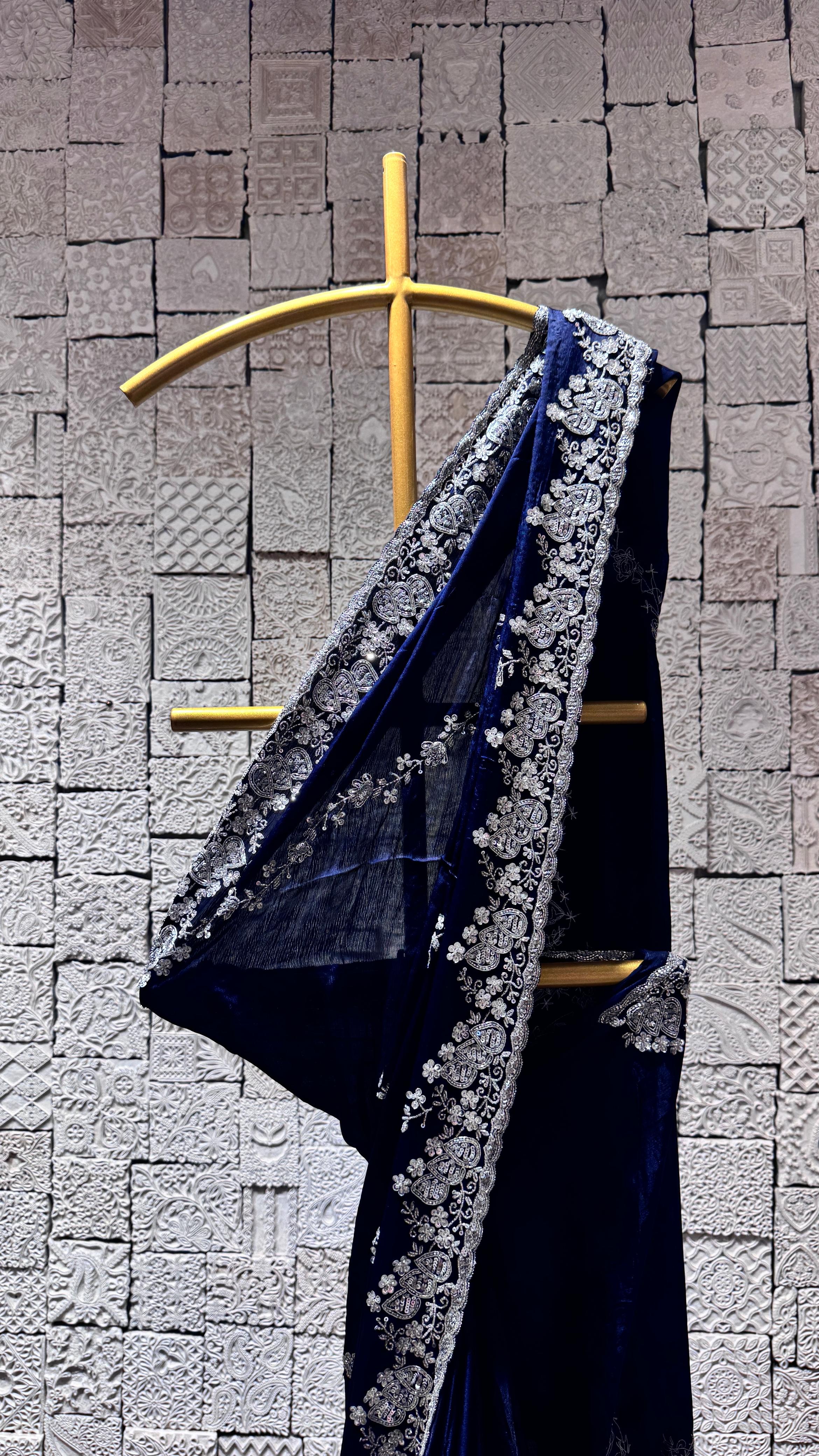 Navy blue saree with heavy floral border - Image 2