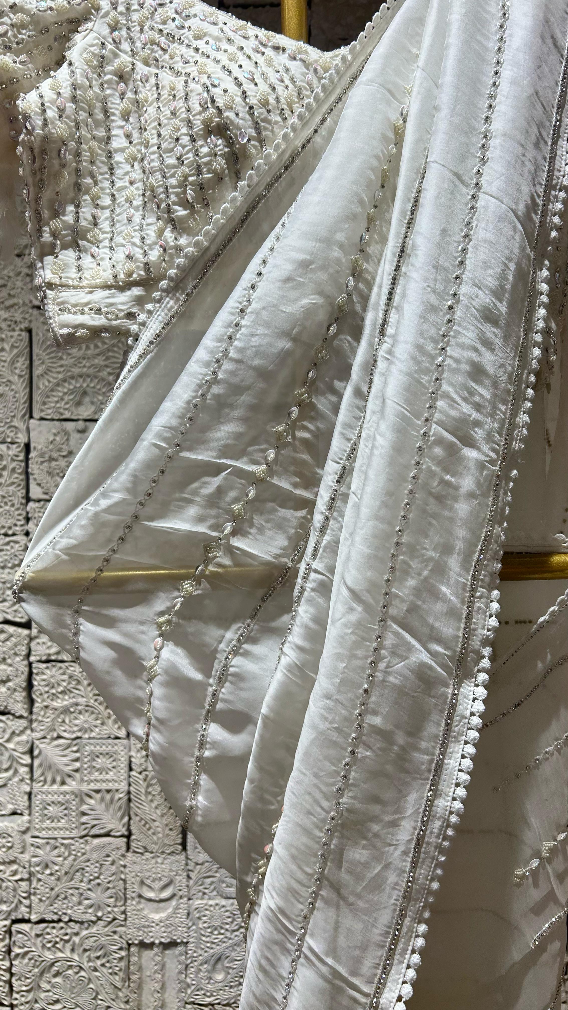 White saree with simple delicate border - Image 3