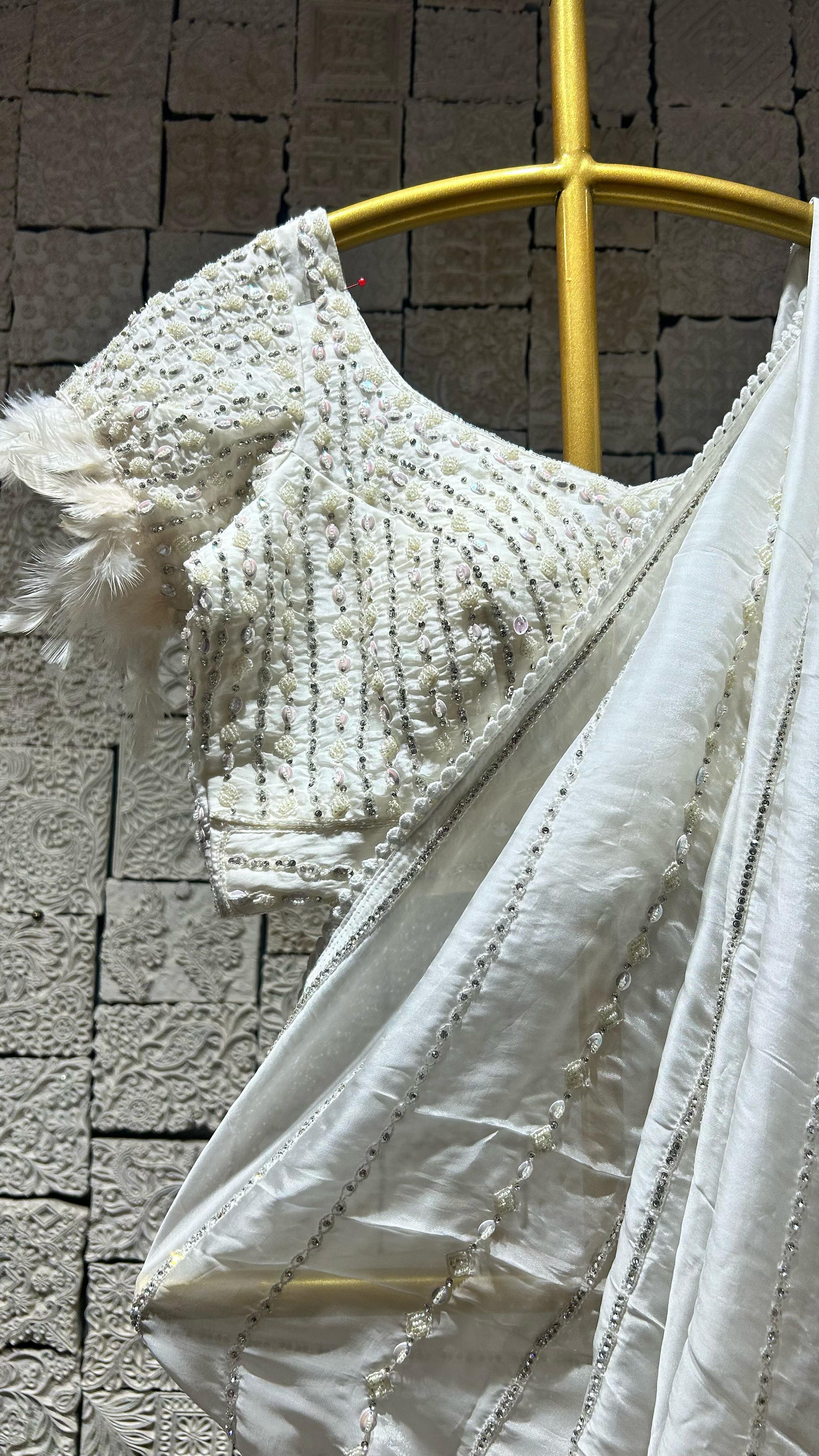 White saree with simple delicate border - Image 4